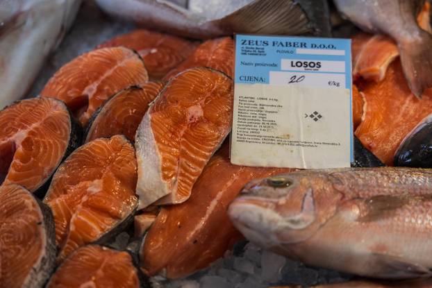 Split: Bogata ponuda ribe petkom u splitskoj ribarnici