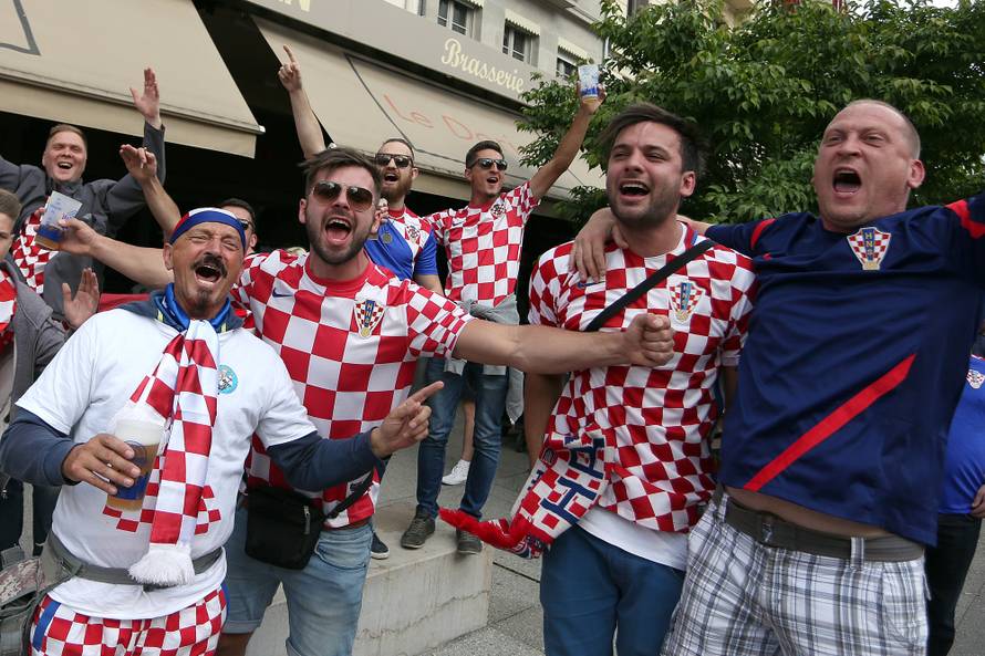 Galerija navijača u Francuskoj: Kockice okupirale St. Etienne