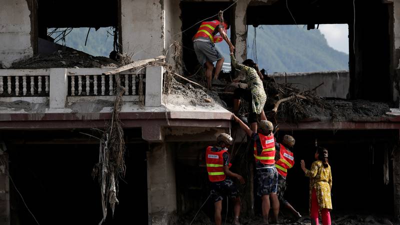 Katastrofa odnijela 475 života u Nepalu: Pukla prirodna brana, jezero se prelijeva. Ljudi bježe