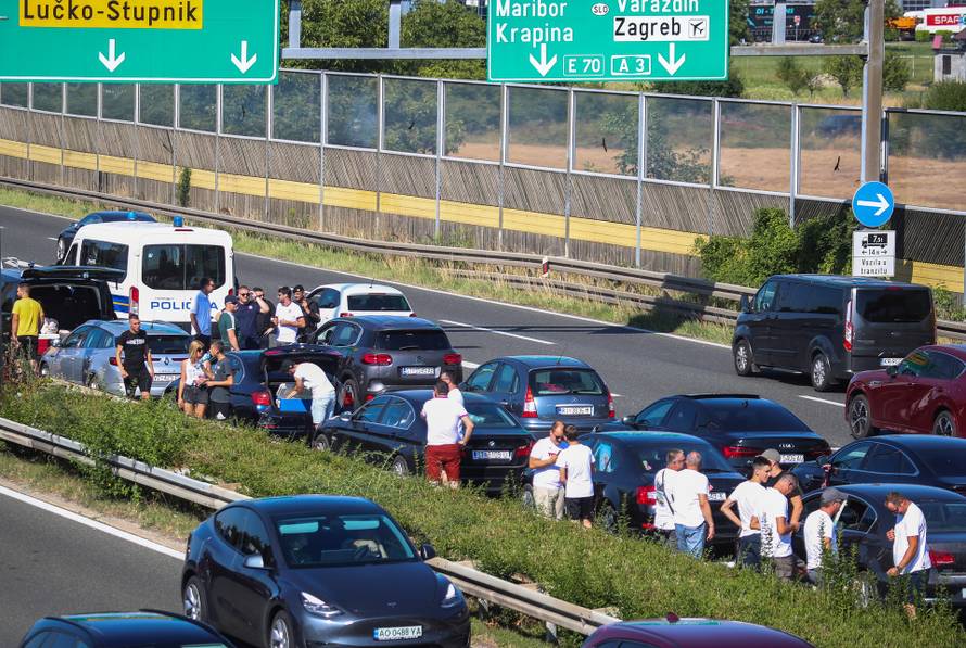 Zagreb: Policija u Lučkom dočekuje Torcidu