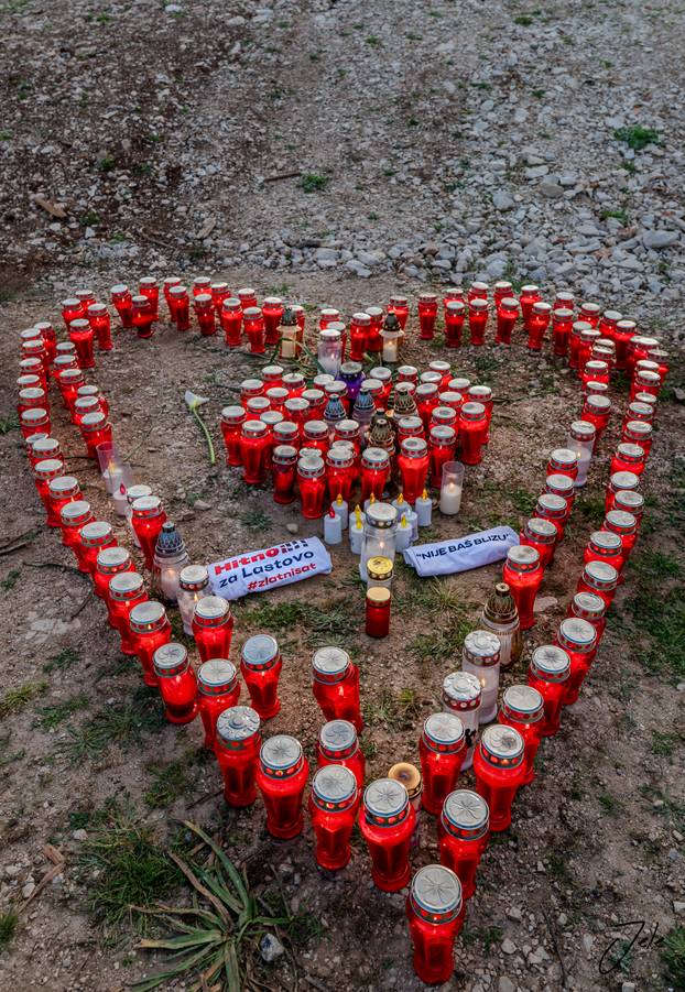 Tuga na Lastovu: Više od 200 lampiona zasvijetlilo u spomen na tragično preminulog Frana