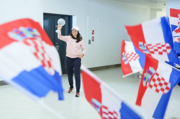 Dolazak Zrinke Ljutić iz SAD-a nakon osvajanja Malog kristalnog globusa