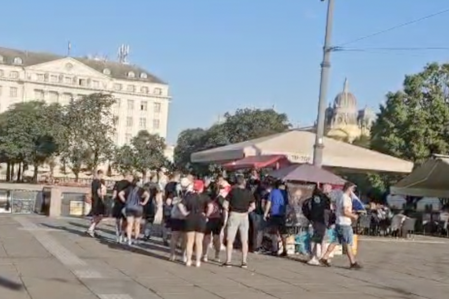 Red za kupnju Thompsonovih memorabilija na Glavnom kolodvoru