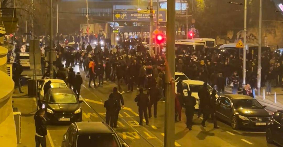 VIDEO Drama nakon utakmice u Zagrebu: Torcida napala policiju