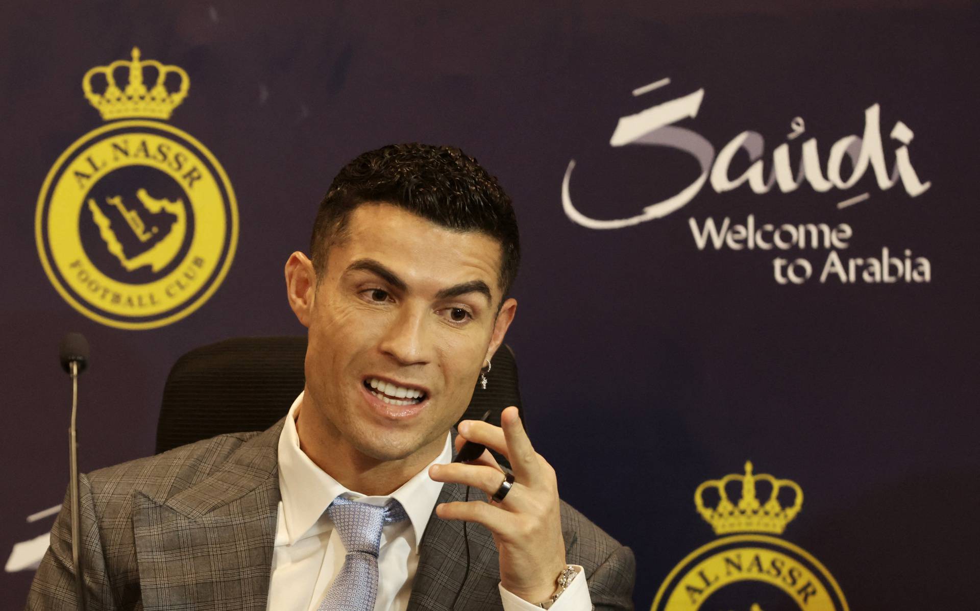 Al Nassr unveil new signing Cristiano Ronaldo