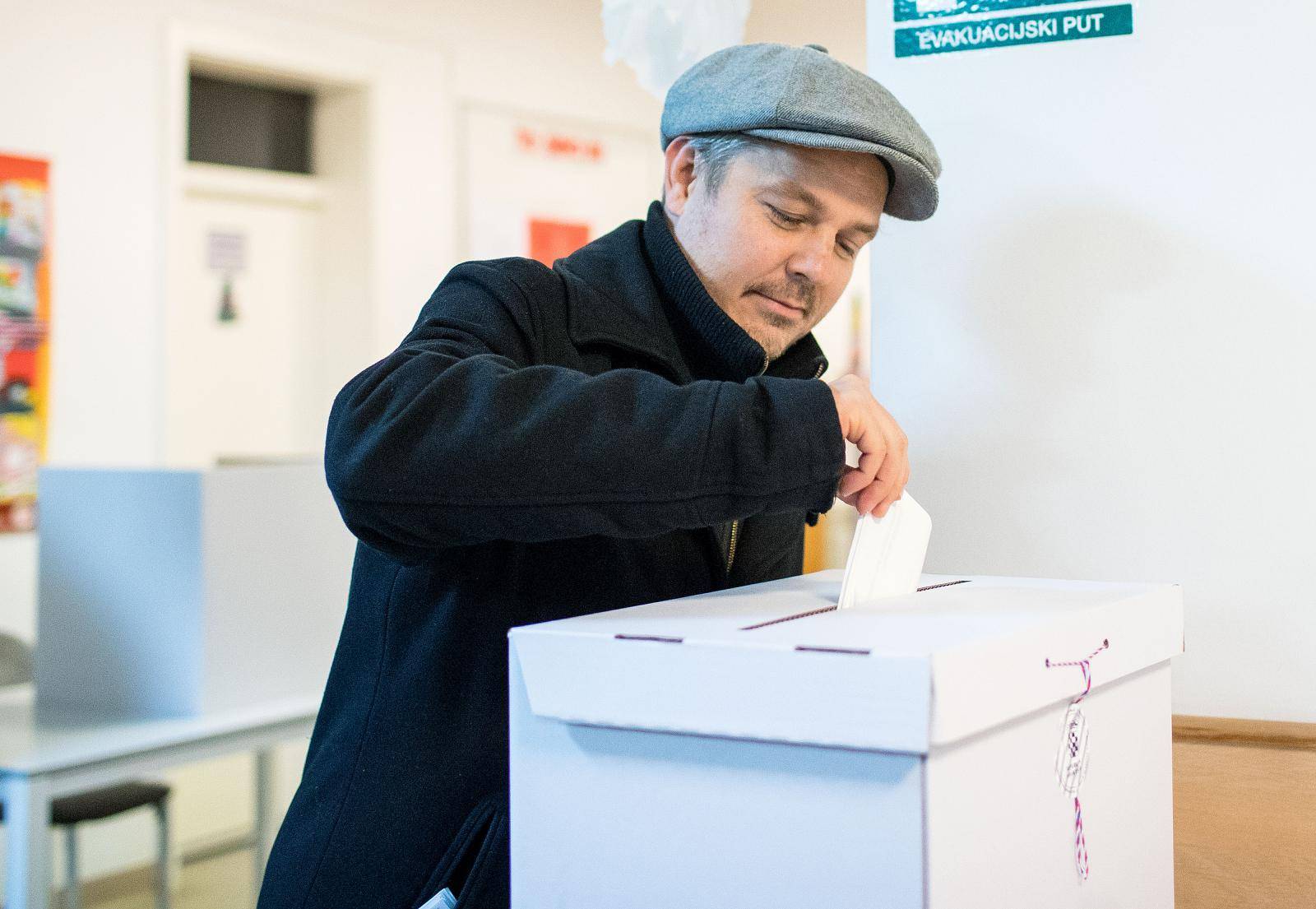 Zagreb: Predsjednički kandidat Dario Juričan glasovao na predsjedničkim izborima