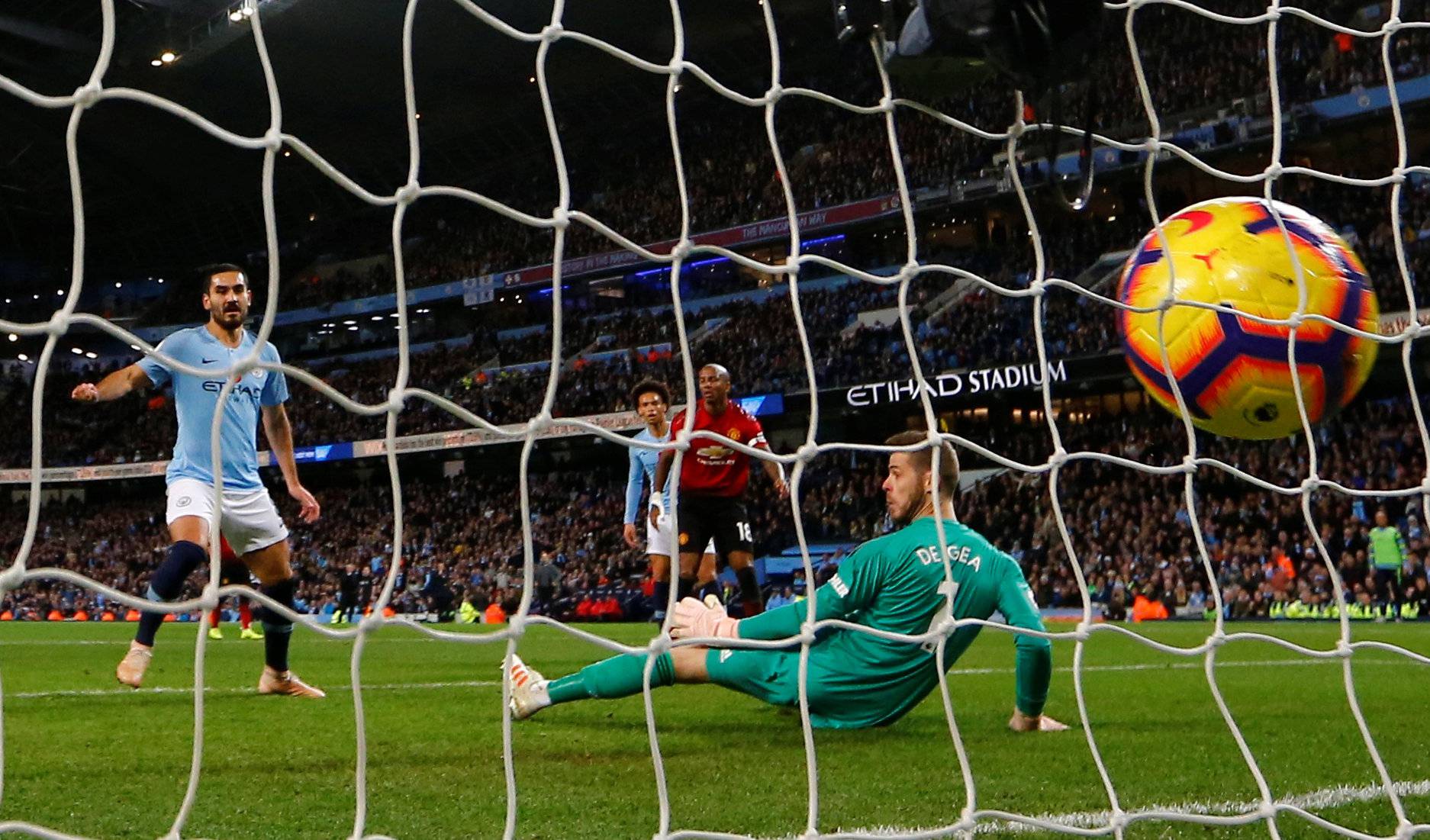 Premier League - Manchester City v Manchester United