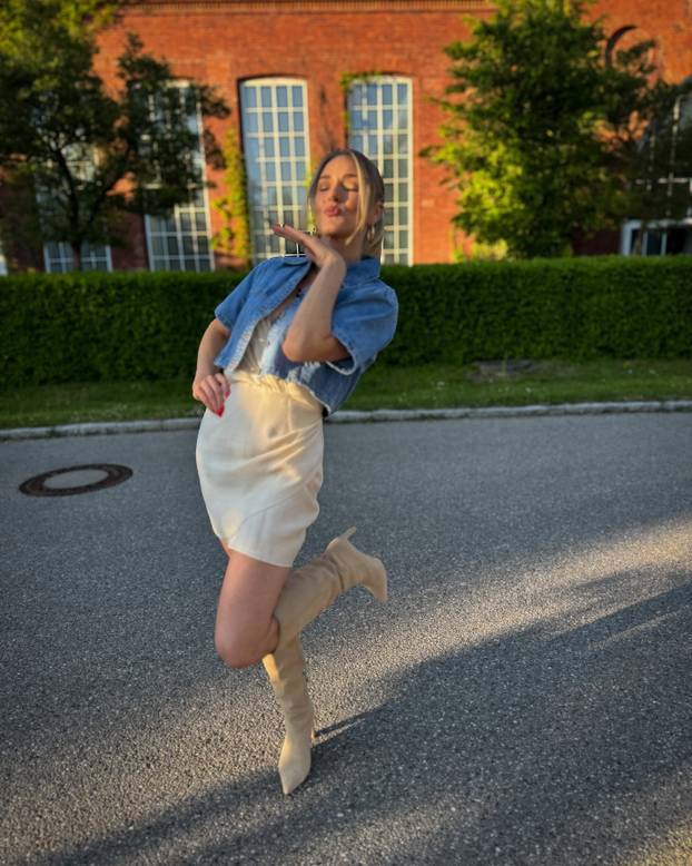 FOTO Napravila gaf uživo koji je obišao Europu. Atraktivna TV voditeljica ljubi Kovačeva šefa