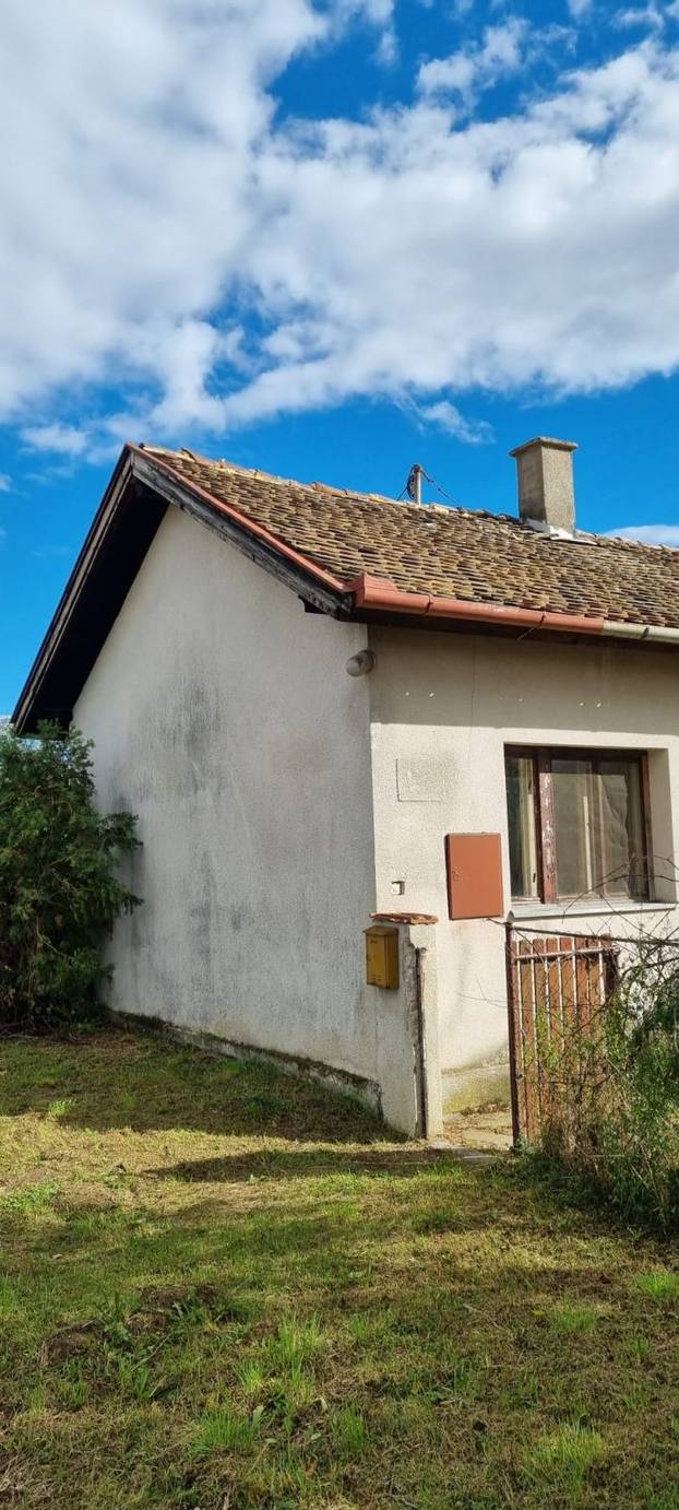 FOTO Netko 73 kvadrata prodaje za 26.000 eura na domaćim oglasima. Evo gdje je stan...