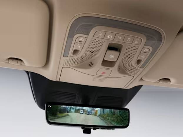 FOTO Ovo je vozni park Kyliana Mbappéa: Izgleda impresivno, ali ne vozi nijedan od ovih auta!