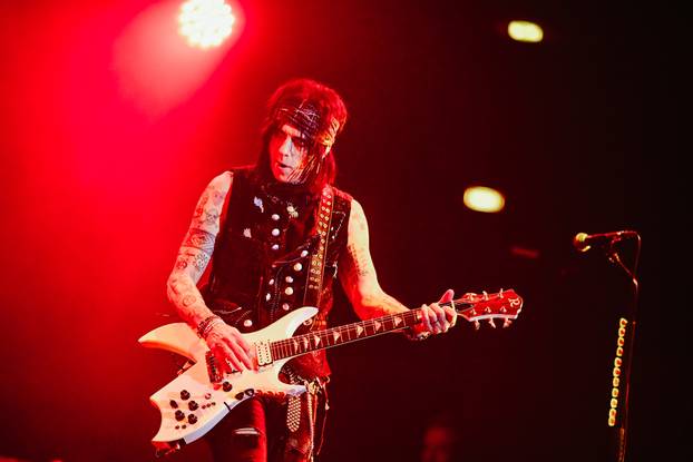 Zagreb: Koncert benda Hollywood Vampires u Areni