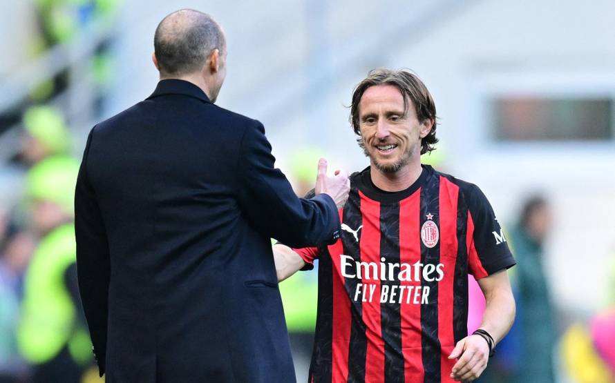 Serie A - AC Milan v Hellas Verona