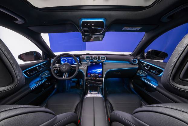 Vertraute Stärke auf einem neuen Niveau: Die neue Mercedes-Benz C Klasse bleibt sich treu – und wächst über sich hinausThe new Mercedes-Benz C-Class: Refined strength. Trusted continuity.