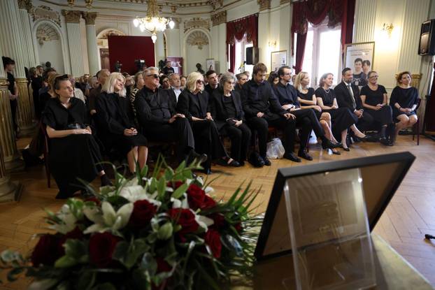 Zagreb: Održana komemoracija za filmskog redatelja Zrinka Ogrestu
