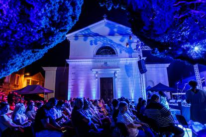 FOTO Tomislav Bralić i klapa Intrade održali koncert 'Da mi je sad' u čast Oliveru Dragojeviću