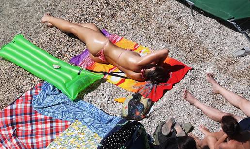 FOTO Samo je Knin topliji od Rijeke! Kvarner se prži na 37 °C, pogledajte prizore, plaža krcata
