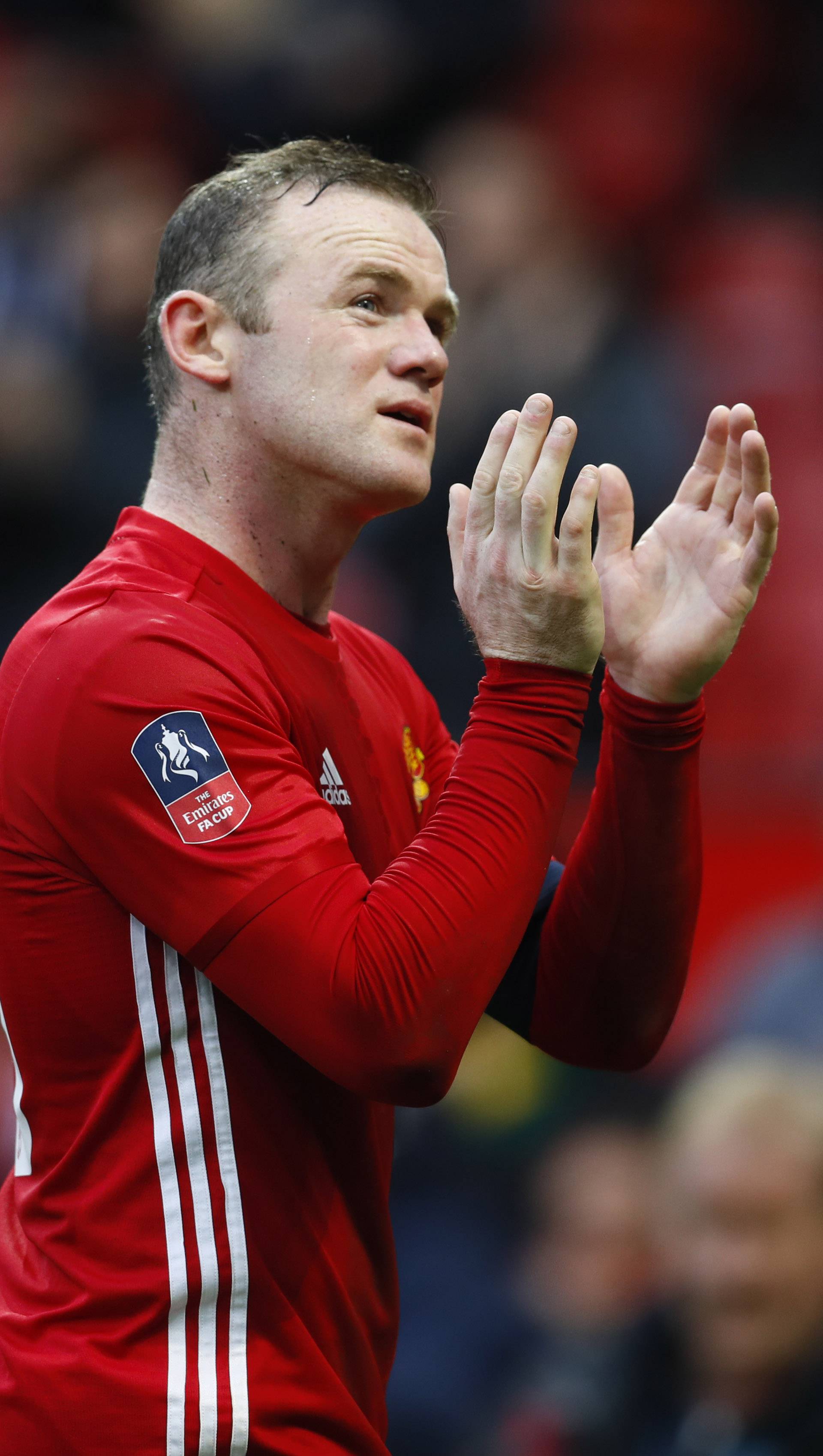 Manchester United's Wayne Rooney applauds fans after the game