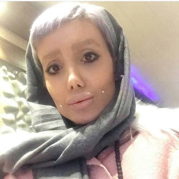 FOTO Sjećate se iranske 'zombi Angeline Jolie'? Ovako izgleda zapravo, a evo i zašto je nestala