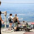 FOTO Zagrep&ccaron;ani pobjegli od gradske vru&cacute;ine: Sun&ccaron;ani dan proveli na Sljemenu