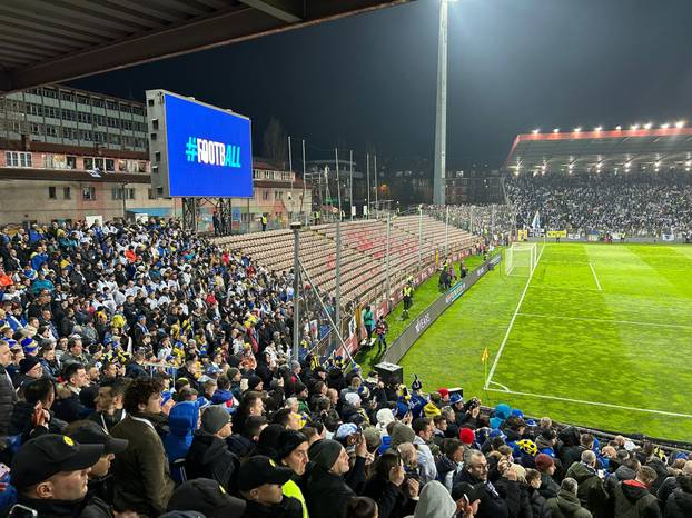 FOTO Na stadion u Zenici više ne stane ni šibica, 'gore' balkoni! Glavna zvijezda: Novak Đoković