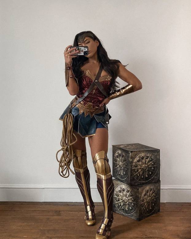 FOTO Profesionalna jedačica pobijedila je u trpanju krafni u Engleskoj: Ima gooolema usta!