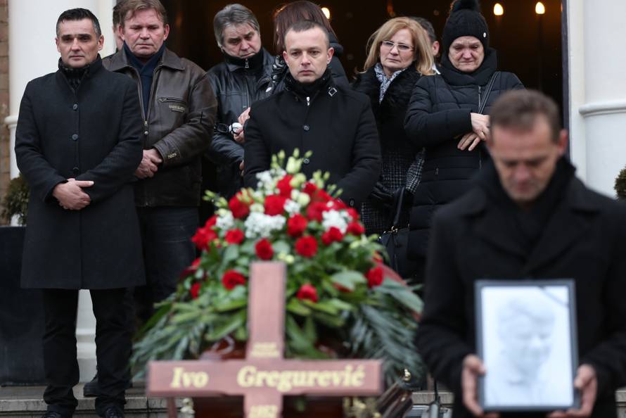 Oproštaj od oca uz tamburaše: Marko je jedva susprezao suze