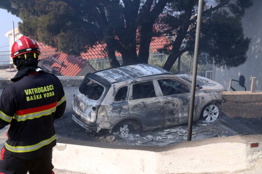 Pisak: Izgorjeli brojni automobili, zbog požara dignuta cijela županija da dođe u pomoć