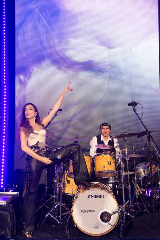 FOTO Kakva kombinacija! Evo u čemu je Seve nastupila u Areni