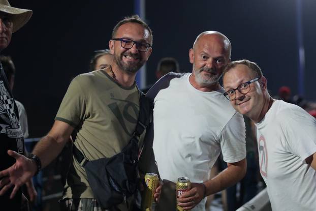Zagreb: Završio je koncert Marka Perkovića Thompsona, kolone ljudi idu s hipodroma