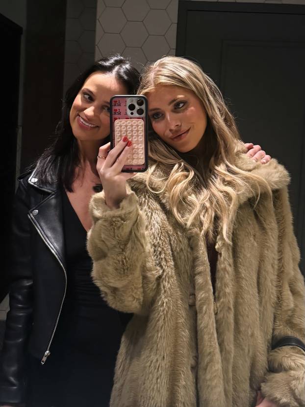 FOTO Becca Moore izazvala kaos na internetu: Iako vodi podcast, svi lude zbog njezinih fotki