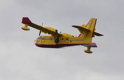 Bit će pojačane buke: Letjet će kanaderi i helikopter HRZ-a