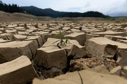 Sjajne fotografije: Lokvarsko jezero ispraznili zbog remonta hidroenergetskog sustava