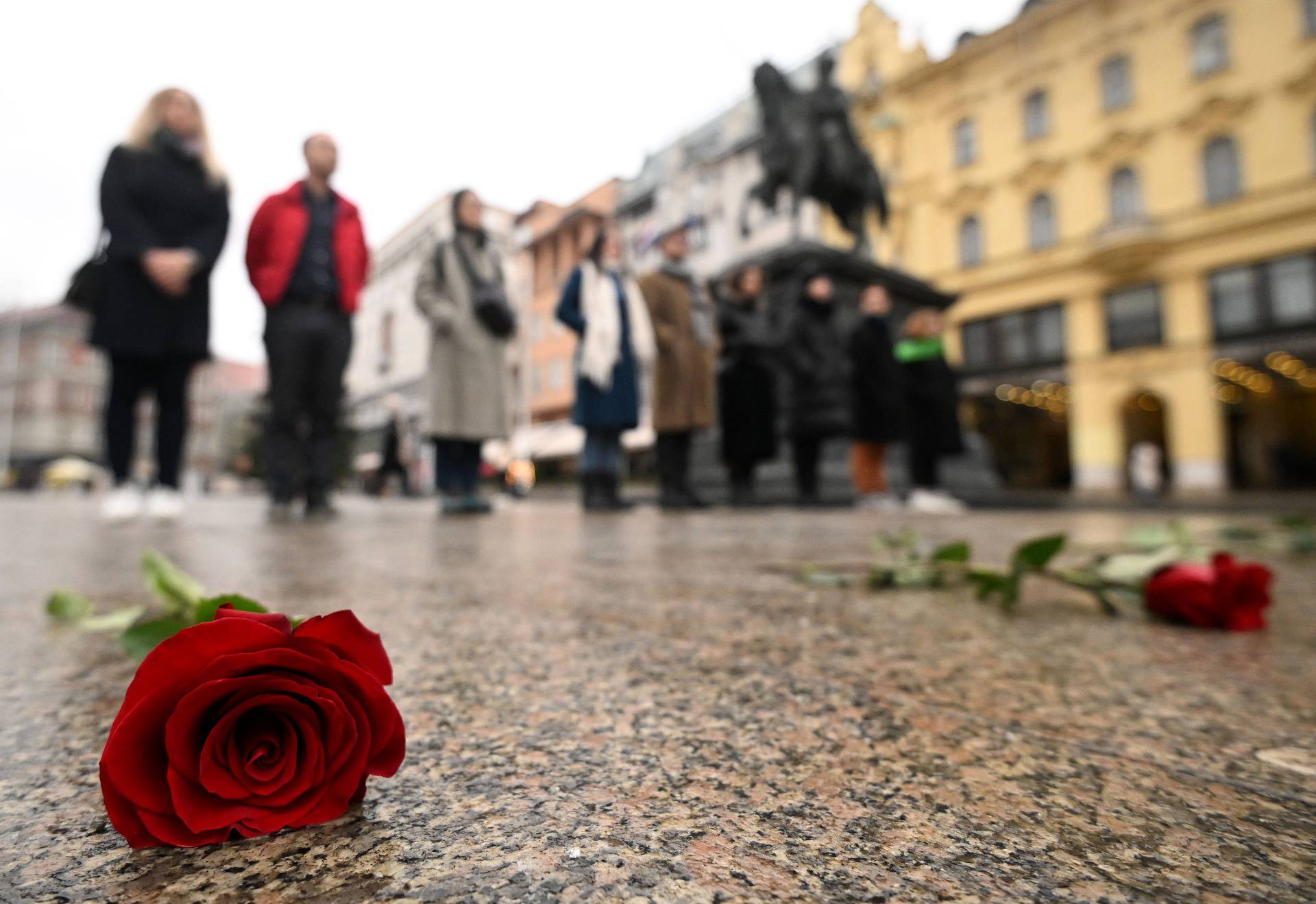 Zagreb: Održan prosvjedni performans 'Tiha misa'