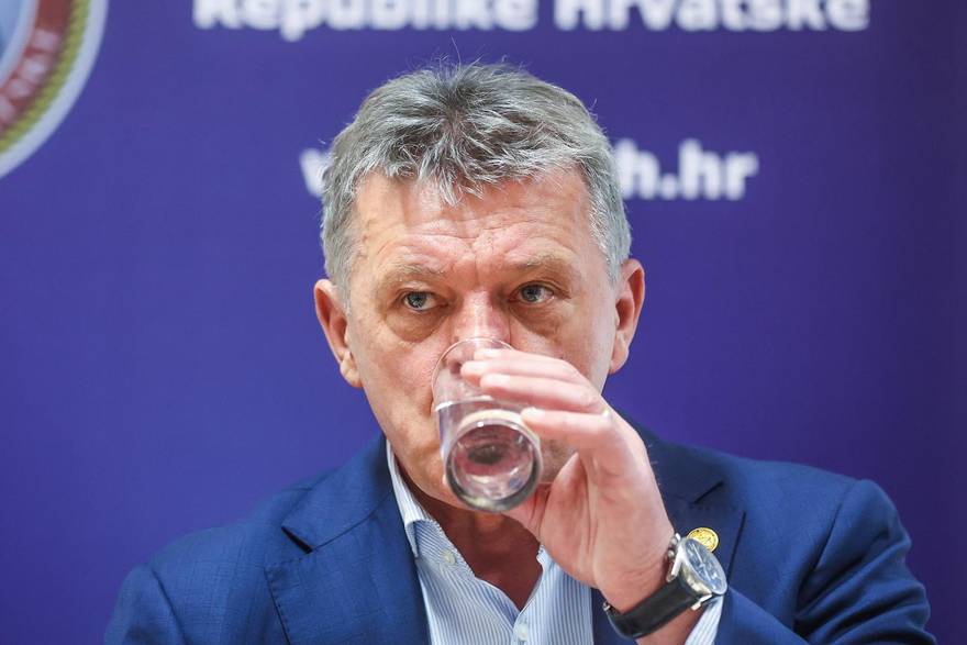 Analiza istupa Ivana Turudi&cacute;a: Ka&zcaron;e da nije politi&ccaron;ka osoba, a &zcaron;estoko optu&zcaron;uje Toma&scaron;evi&cacute;a