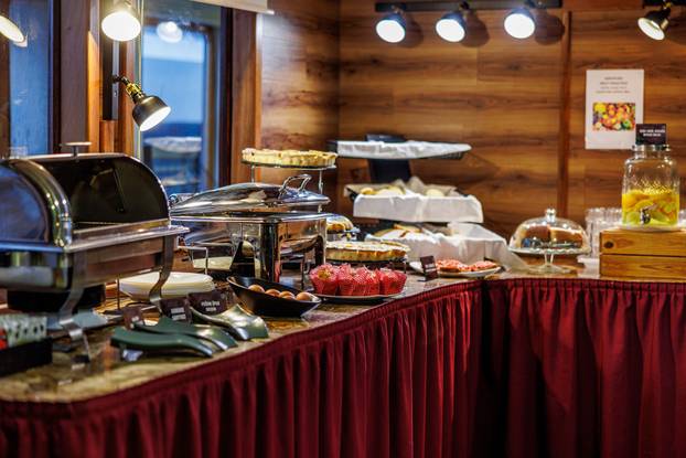 FOTO Zavirite u prvi brod-hotel u Hrvatskoj: Noćenje na ovom brodu u Rijeci ima posebnu čar