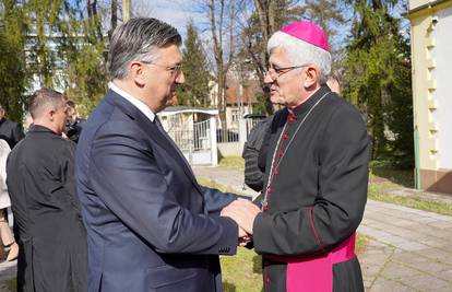 U Banjoj Luci zaređen je novi biskup don Željko Majić, monsinjor Komarica u mirovini