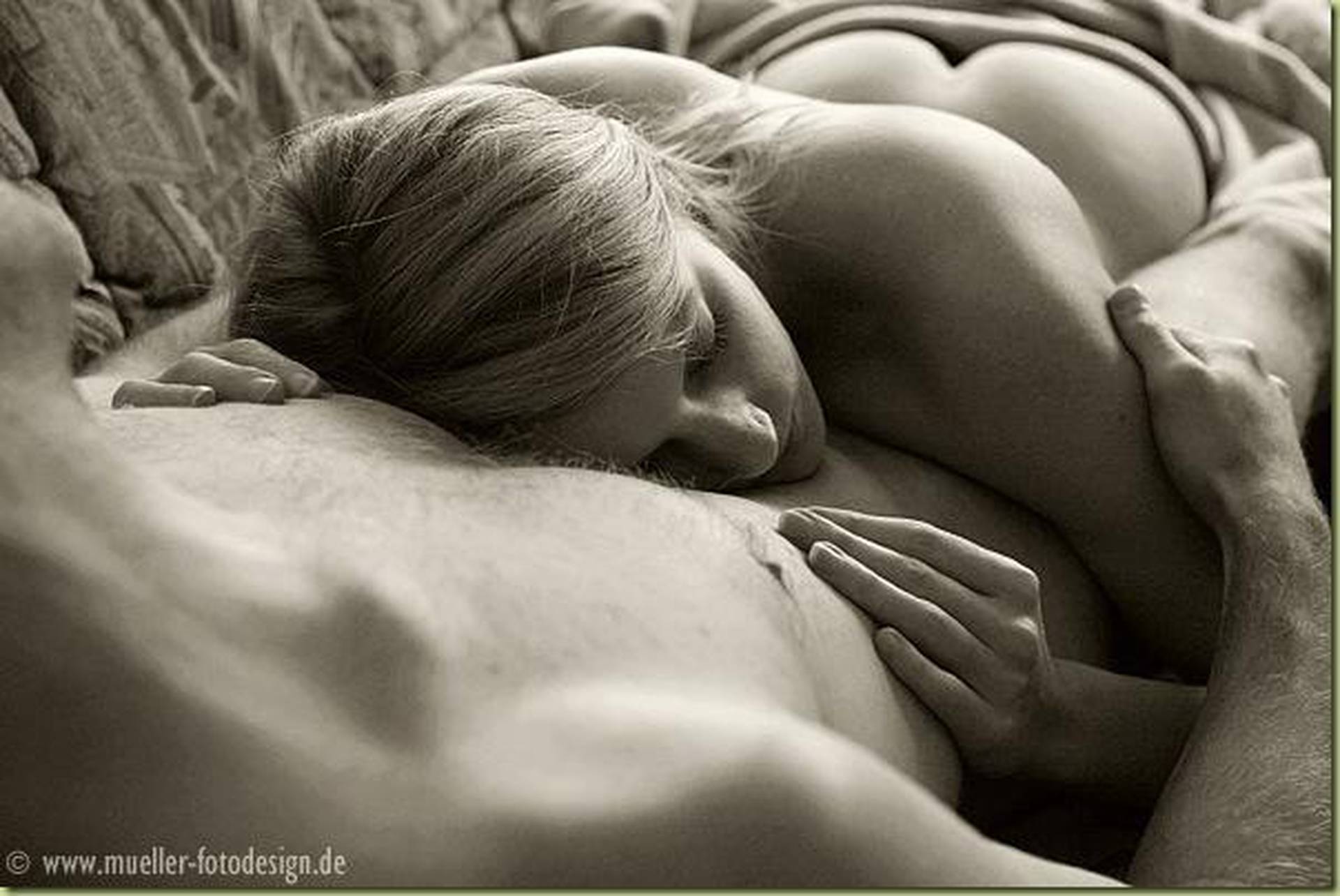 женщины спят с мужиками голыми фото 70