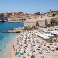 Gradske plaže u Dubrovniku su pune kao da je vrhunac sezone