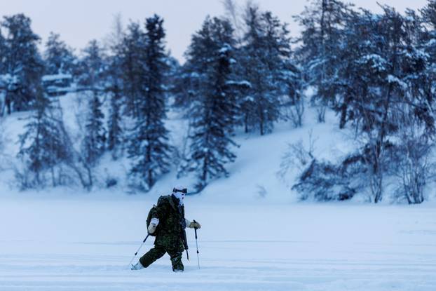 Canadian troops conduct arctic operations