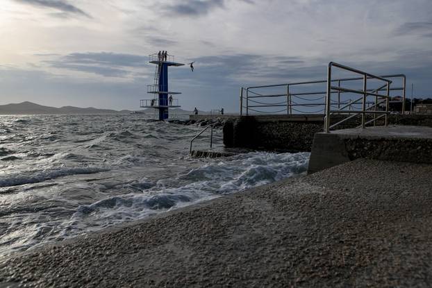 Zadar: Jesensko poslijepodne na skakaonici bazena Kolovare