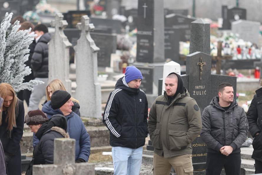 Nuštar: Posljednji ispraćaj  Mladena Bartolovića