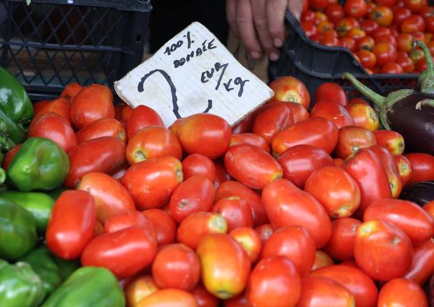 Šibenik: Ponuda vo?a i povr?a na šibenskoj tržnici