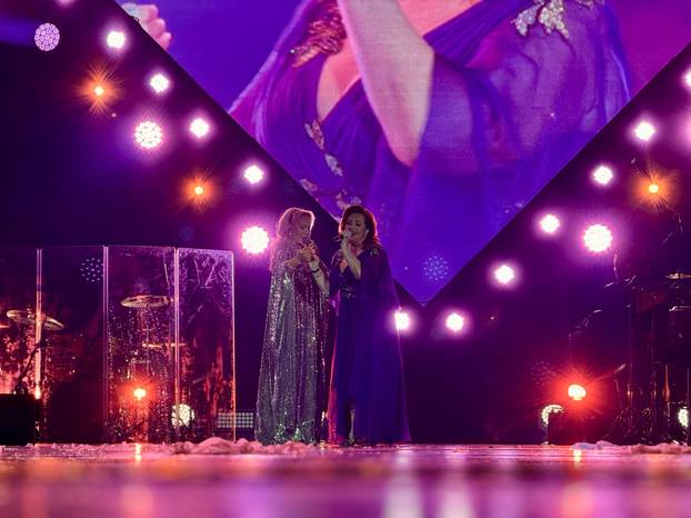 FOTO Lepa Brena opet zapjevala u Areni, gosti bili Ana Bekuta, Nikola Rokvić: Evo kako je bilo