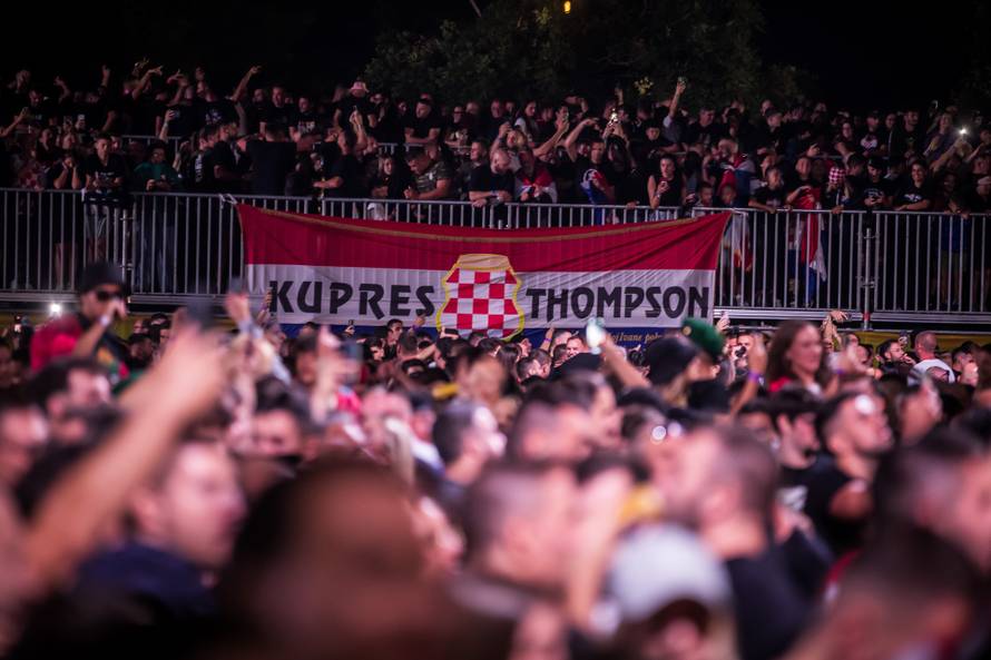 Obožavatelji na velikom koncertu Marka Perkovića Thompsona u Sinju
