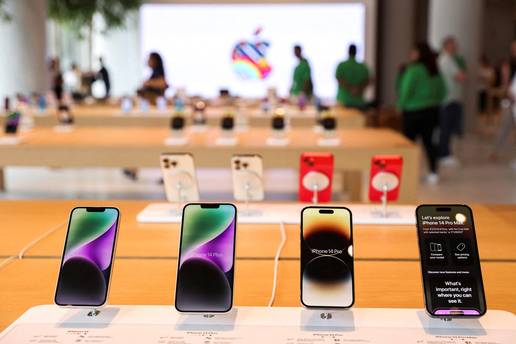 Sklopivi iPhone Ultra mogao bi ko&scaron;tati i do 3000 dolara? Apple ih naru&ccaron;uje &ccaron;ak 10 milijuna