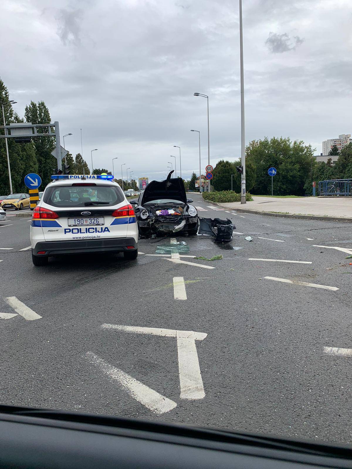 Sudarili se Porsche i BMW u Zagrebu, ozlijeđeno dvoje ljudi