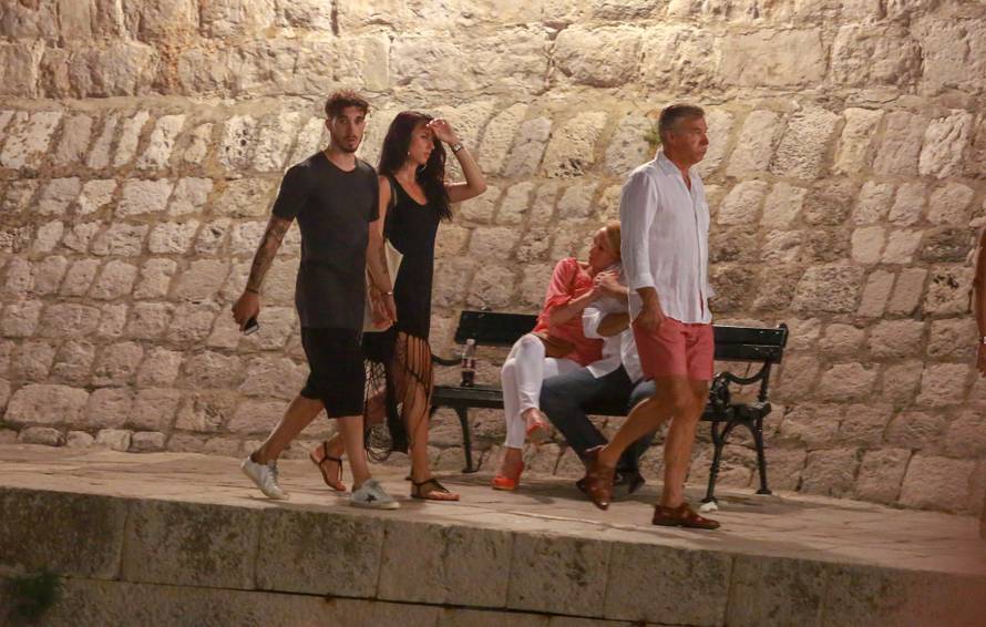 Nosi mi se crna boja: Vrsaljko se modno usklađuje sa ženom