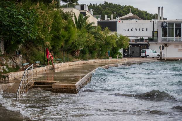 Split: Jako jugo puše na Jadranu, poslijepodne na Bačvicama