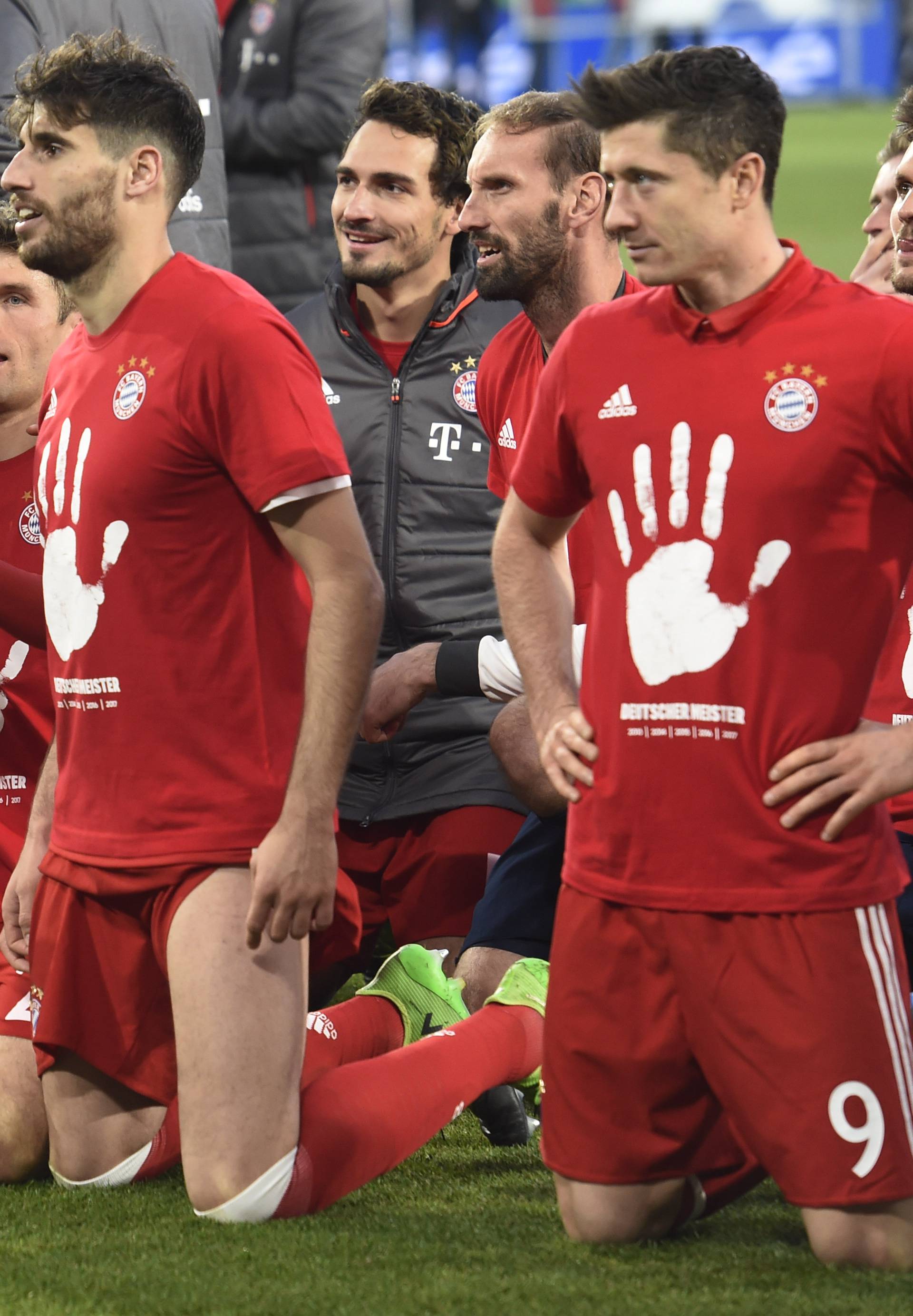Bayern Munich's players celebrate after the match  after winning the Bundesliga