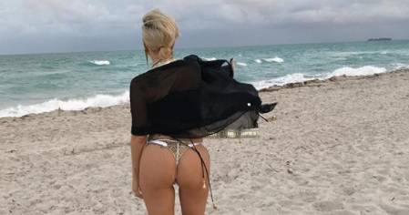 Pokazala guzu: Lady GaGa po pješčanoj plaži šeta u štiklama